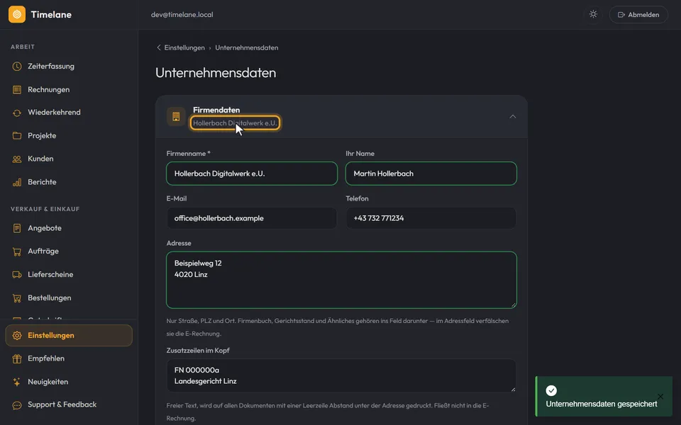 Nach dem Speichern steht der Firmenname im Kopf des Abschnitts