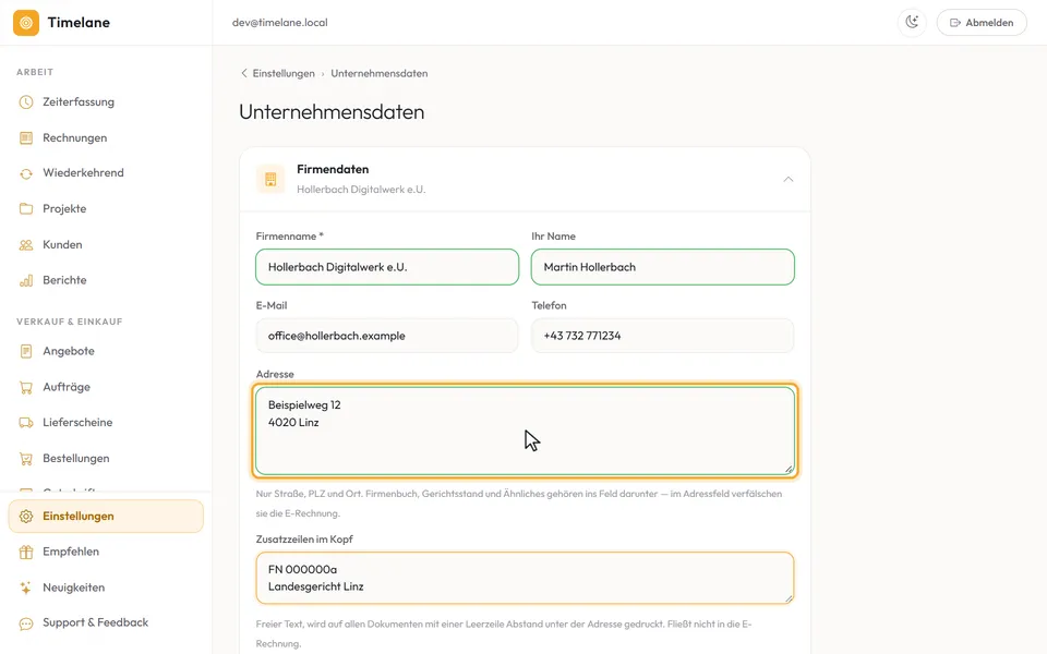 Die Adresse steht in zwei Zeilen im Feld