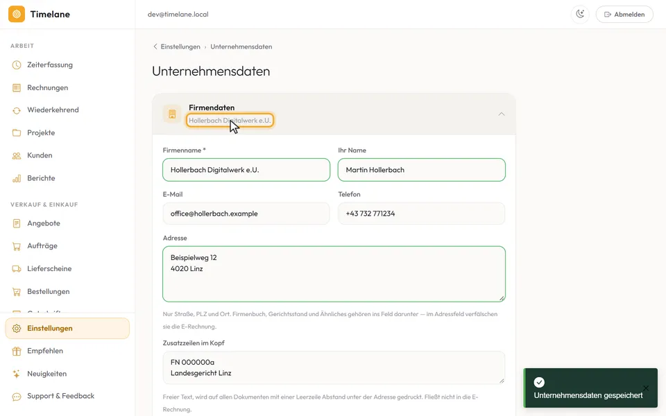 Nach dem Speichern steht der Firmenname im Kopf des Abschnitts