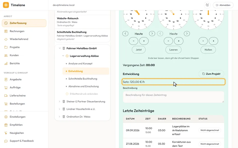 Die laufende Uhr mit Aufgabe und „Satz: 120,00 €/h“